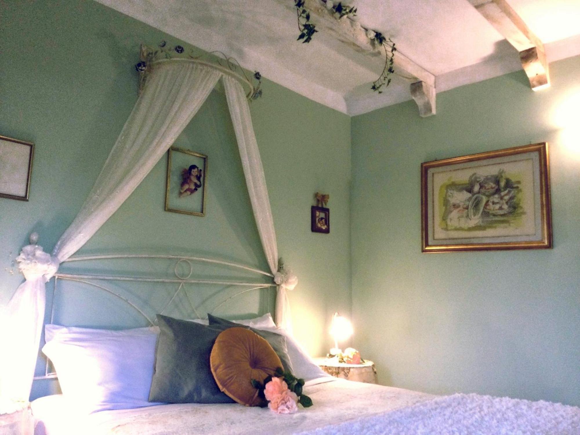Mirella Charming Bed and Breakfast Alberobello Rum bild